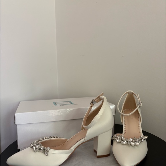 Ivory Embellished Wedding Women's Shoes - Picture 2 of 4